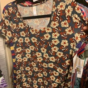 Lularoe tee xs